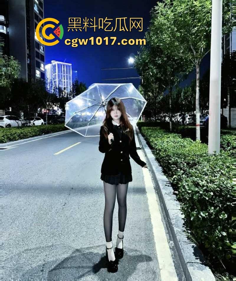 广东美术学院【李柒然】清纯女神秒变反差母狗,红唇裹住粗硬大屌,深喉跪舔,无套后入,不是一般的骚啊!-6