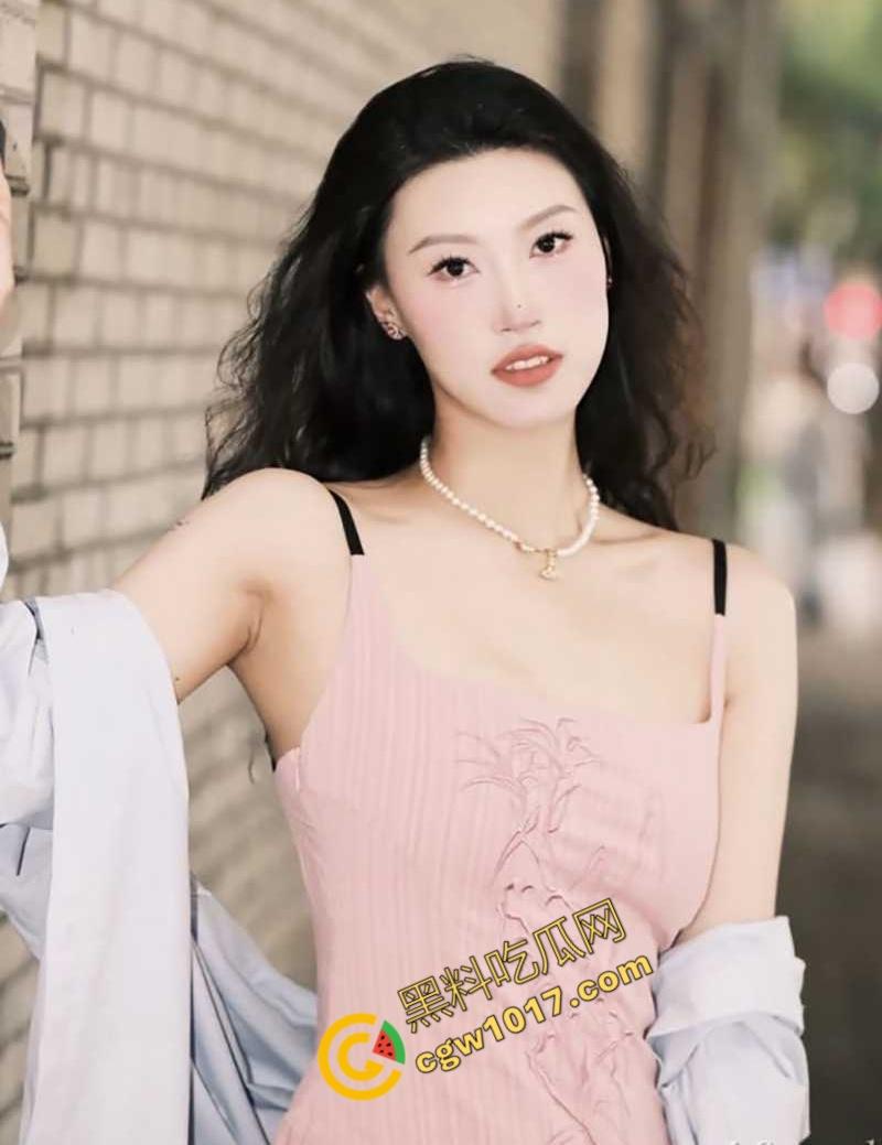 广东舞蹈老师【孙忆梦】万圣节惊爆!女神被秘密调教,全裸舔屌舔肛,摇奶颜射,尽显小母狗风骚!-7