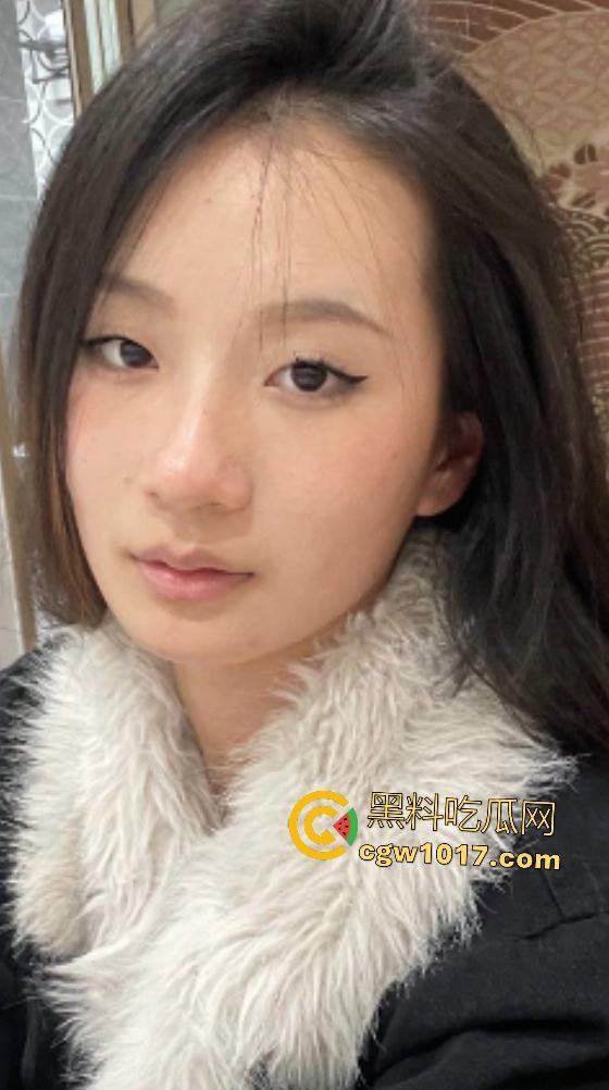 北京大学【王凌凌】，从没尝过18厘米巨屌，躺吃深喉享受，被男友掐脖猛草内射，素吃腻了来点肉也不错！-1