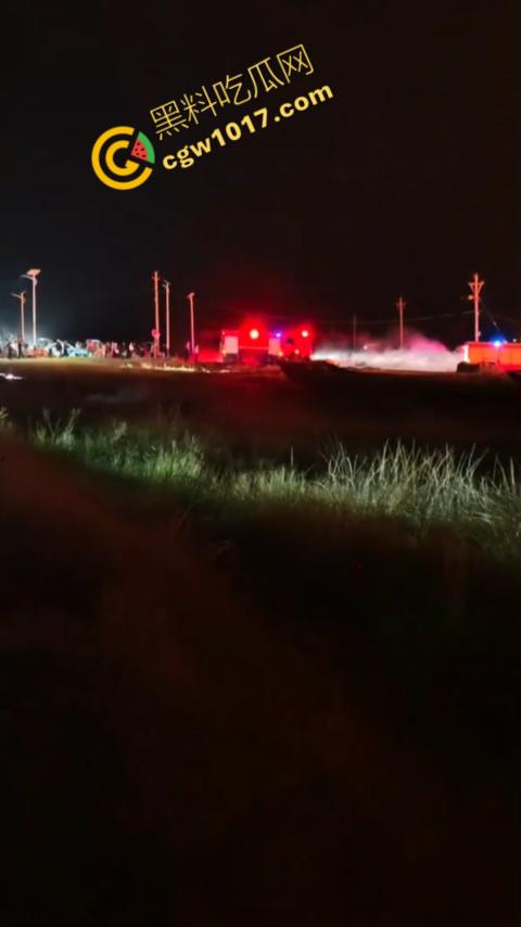 宁德突发火灾！渔船连环暴燃，火舌腾空，夜间被烈焰吞噬殆尽，惊险一刻令人心神俱裂！-3