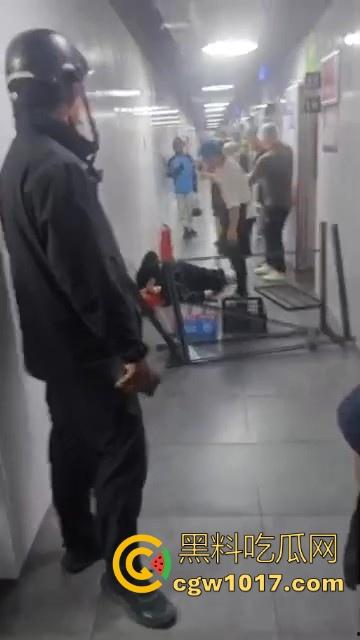 21世纪外卖员经典战役,美饿大战、出餐口大战后厨等等名场面,当今社会最不好惹的一群人,生死看淡不服就干!-3