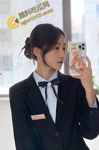 辽源巴卤社火锅店老板娘私下嗜好多人乱交，绿帽老公分享骚照，性感骚穴被无套爆操，白浆横流，淫靡不堪！-1