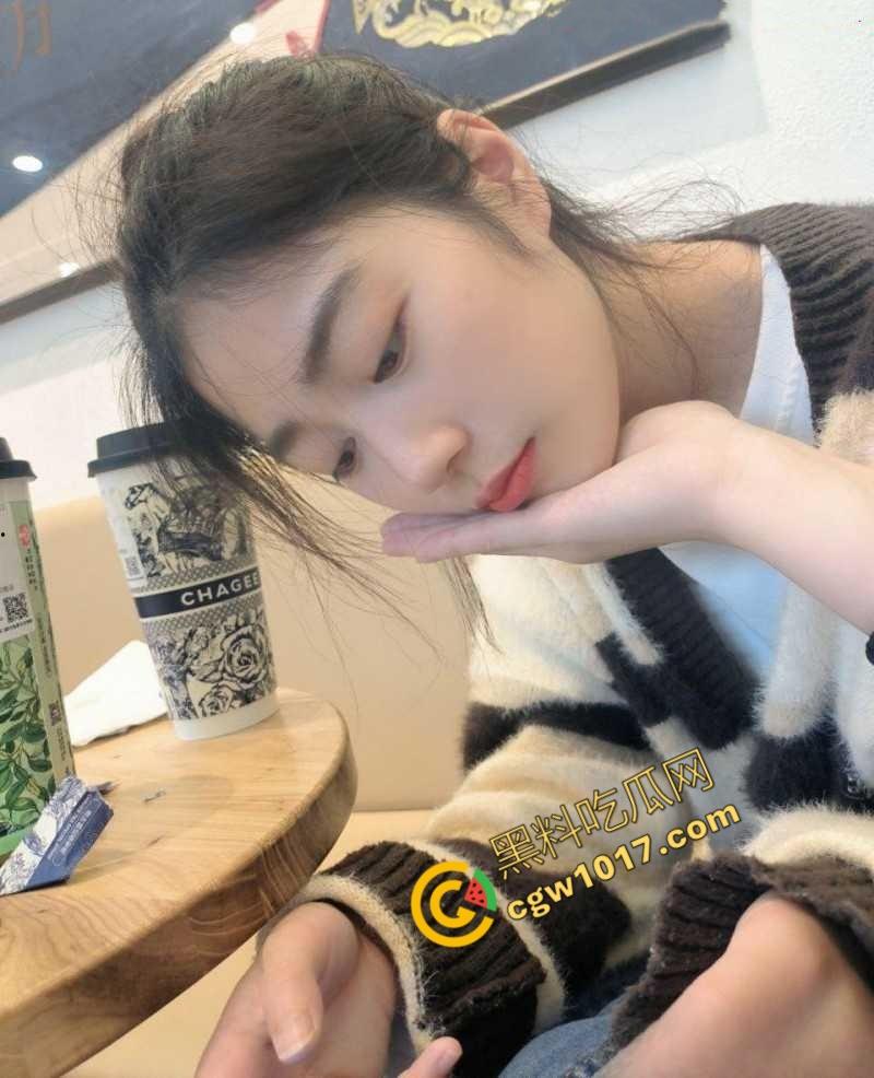 上海极品舞蹈生【杨萧颜】难以抵抗金钱诱惑,堕落为金主性奴,胯下侍奉爆筋肉棒,口技十分了得!-2