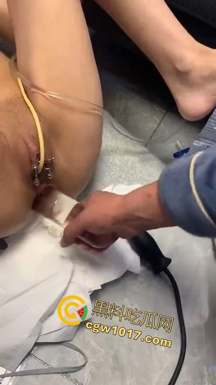 国产大神专业调教,安装尿袋开发菊花,大尺寸假屌其上,极其重口,但也极其专业,狠狠满足小骚逼!-3