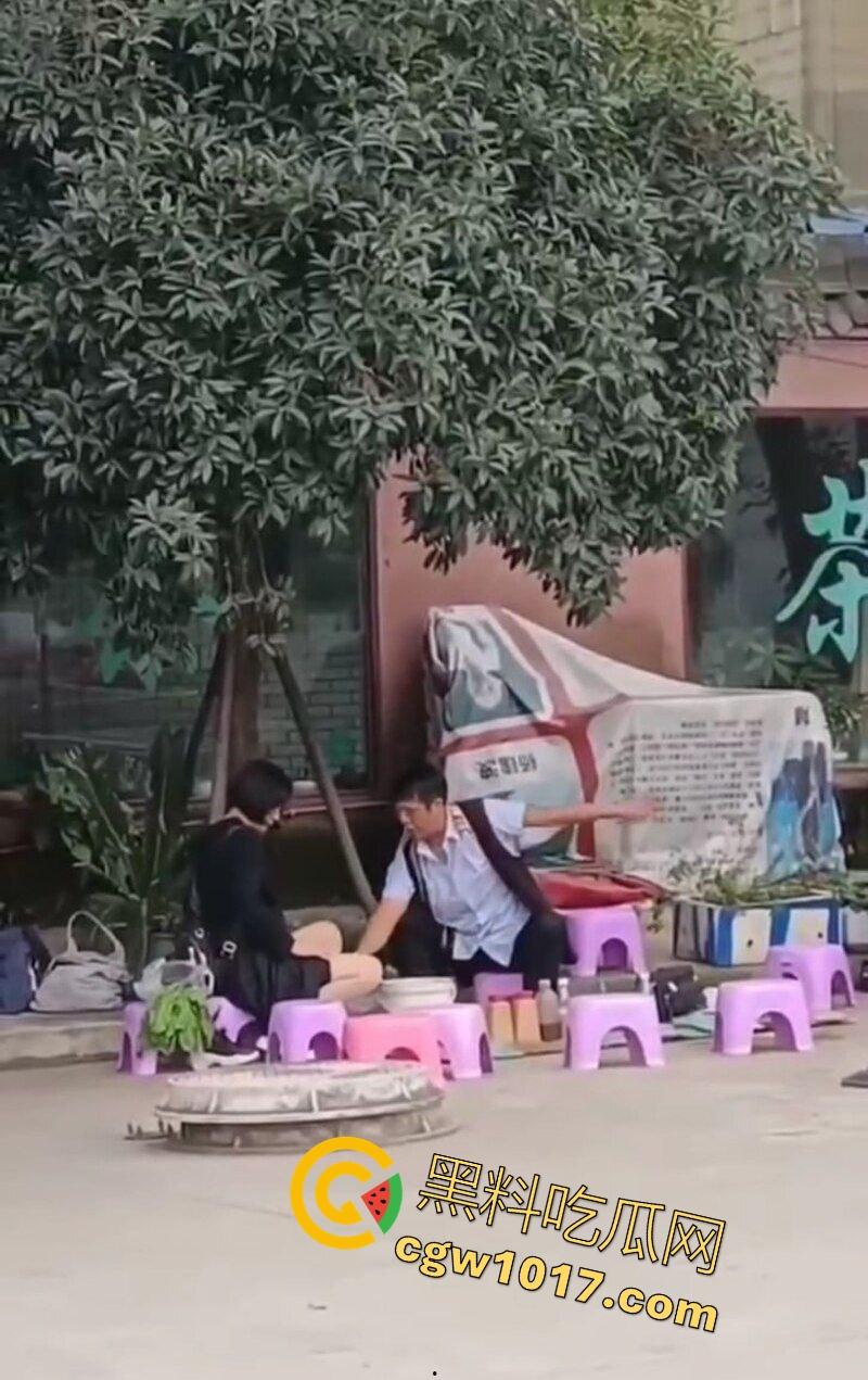 公园摆摊算命,算命大师哄骗极品小仙女,揉胸抠穴就能断知福祸,趁机揩油过足手瘾,我现在学算命来得及吗?-4