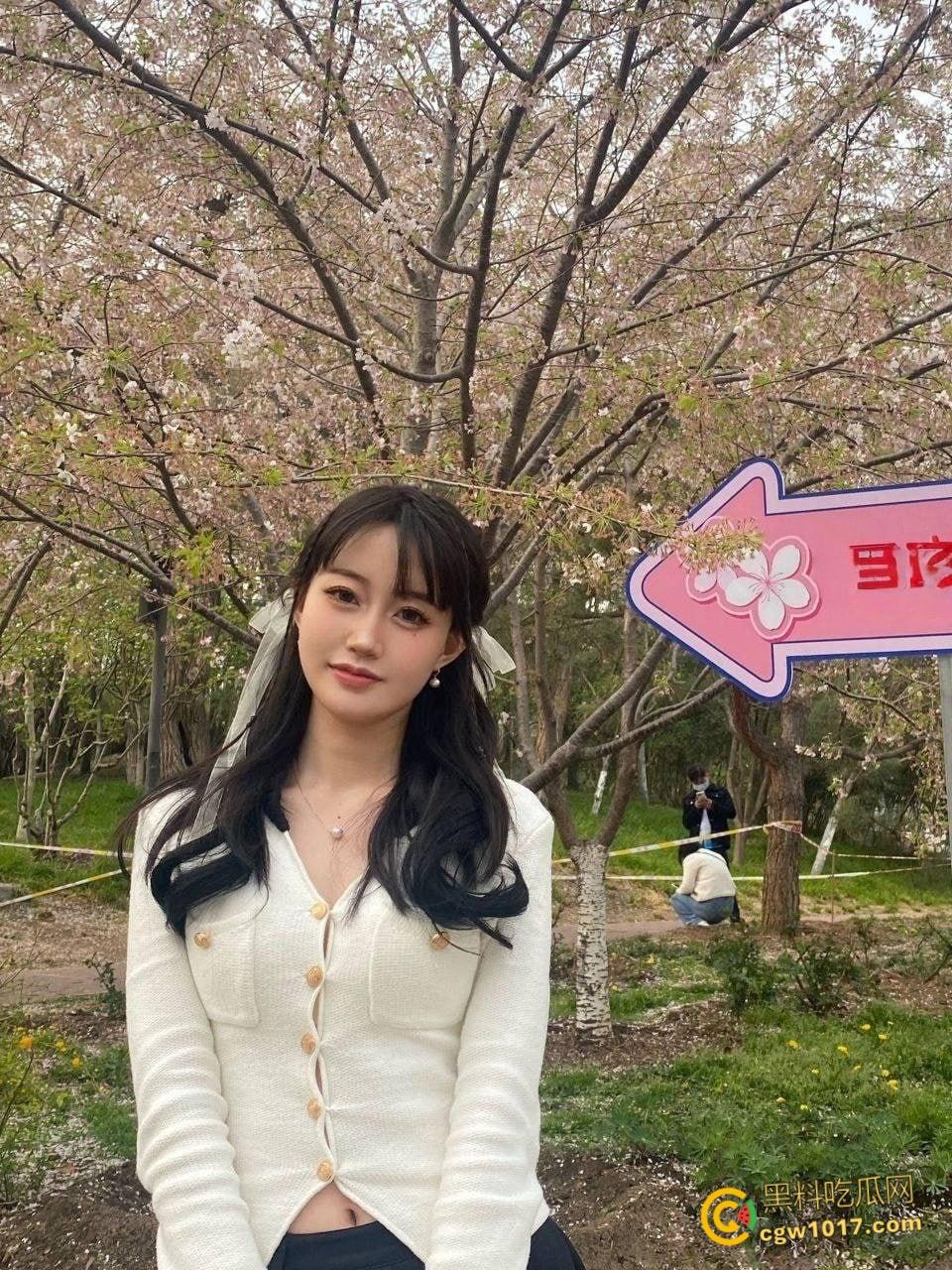 北方工大绝美校花,遭男友背刺大量自拍流出,玩户外露出取外卖,花式性爱舔肛吸屌,穿着护士制服被后入猛草!-2