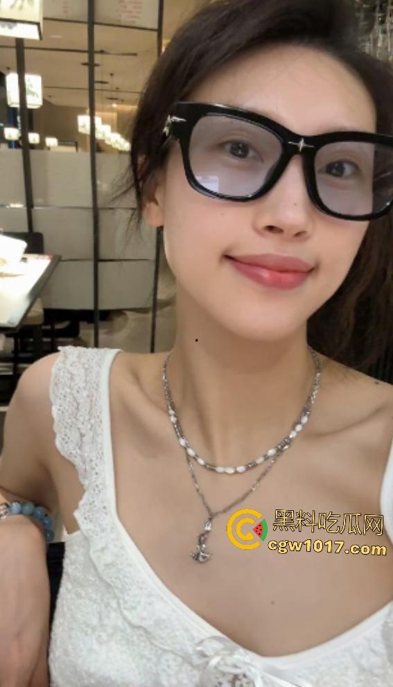 东方演艺集团话剧演员【王姝蒙】,为上位女主角贡献骚B,腿岔得比舞蹈生还开,你确定这是话剧演员?-1