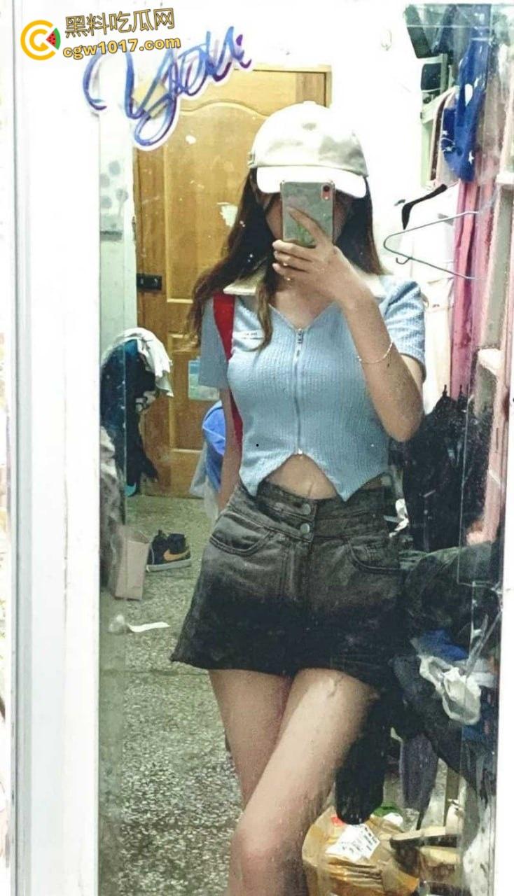 福建师范大学校花【李晓梅】她翘起雪白肥臀,白丝玉足玩弄男友大屌,粉嫩小穴被后入狂操呻吟不断!-4