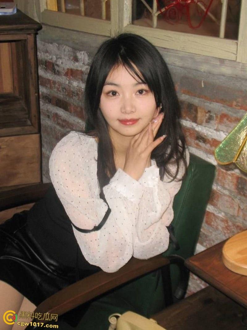 广东大一学生妹【丁雨婷】下海卖淫,为还贷被金主肆意玩弄,娇小身材被多体位猛怼骚穴,高潮尖叫!-2