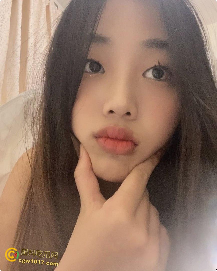 韩国极品网红美女【yunseo】，金主定制视频流出，jk制服全裸露出自慰诱惑，水晶肉棒玩弄淫态尽显 ！-2