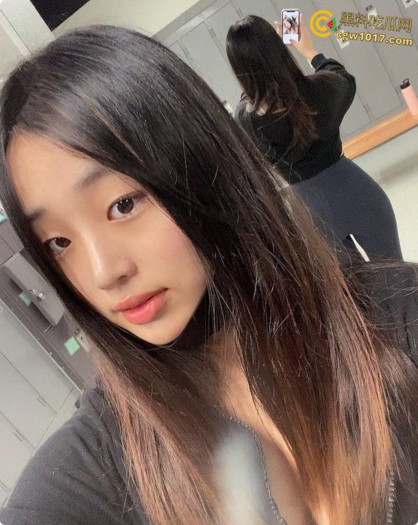 韩国极品网红美女【yunseo】，金主定制视频流出，jk制服全裸露出自慰诱惑，水晶肉棒玩弄淫态尽显 ！-3