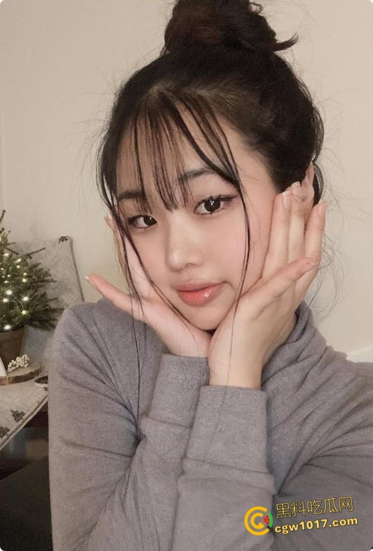 韩国极品网红美女【yunseo】，金主定制视频流出，jk制服全裸露出自慰诱惑，水晶肉棒玩弄淫态尽显 ！-1