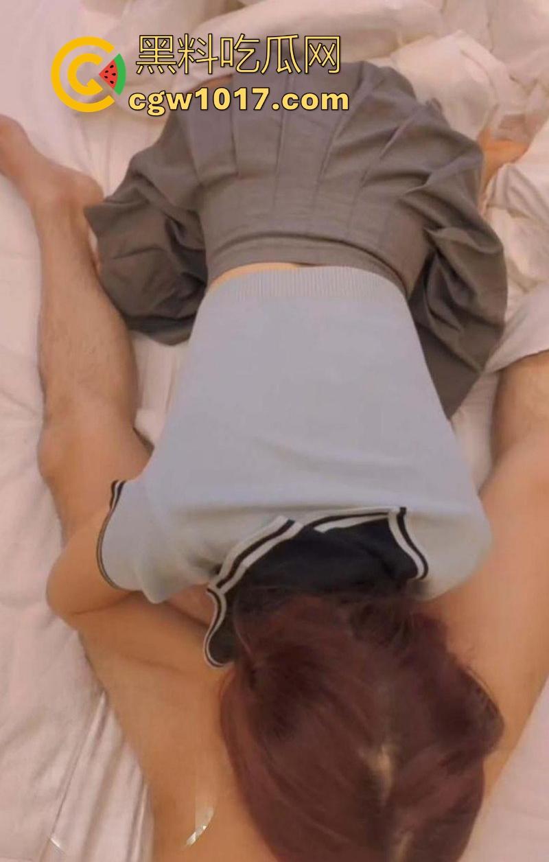 酒店幽会性感巨乳姐姐,房间里一跃化成JK女神,由被动变成主动也是一瞬间,无套内射花式做爱,爽翻了!-7