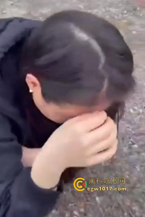 北京妇幼保健院停车场抓奸，律师【许晟骜】带小三产检撞正室丈母娘，小三直接坐地上哭，律师出轨能告赢吗？-6