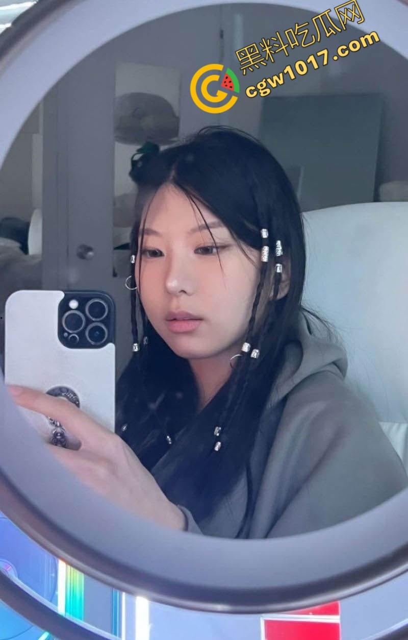 新加坡性感美女留学生被前男友泄露性爱视频爆红网络，极品身材被各种爆操 淫荡本质尽显无遗，火辣画面引发热议-4