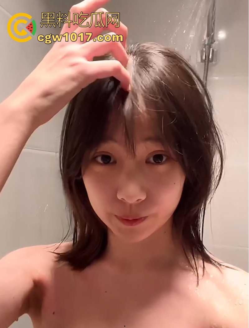 瓜友真实投稿！武汉职校白幼学妹女友，无套爆操玩口爆吞精，被花式爆操美乳摇曳，淫叫不止全程露脸！-1