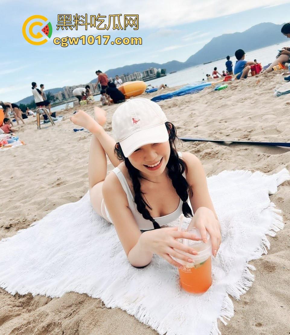 杭州工商大学高颜值反差嫩妹【肖艺莹】与前男友旅游做爱视频曝光,激情缠绵本性尽显,跪床口交对镜后入爆操娇躯!-5