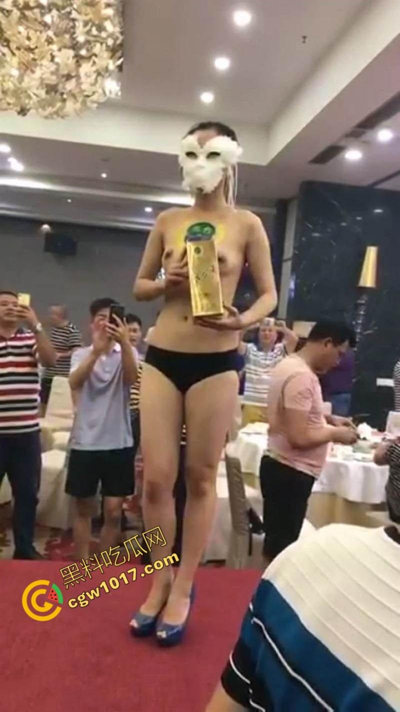 奇葩猎奇合集:街头激情表演,公共场合的裸艳乱操,惊悚刺激,让你目瞪口呆!热门吃瓜事件全曝光-1