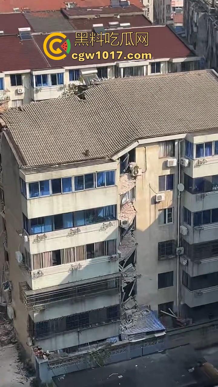 江苏丹阳一小区楼体发生沉降开裂，事故原因正在调查，还好没造成人员伤亡，所有居民已安全撤离！-8
