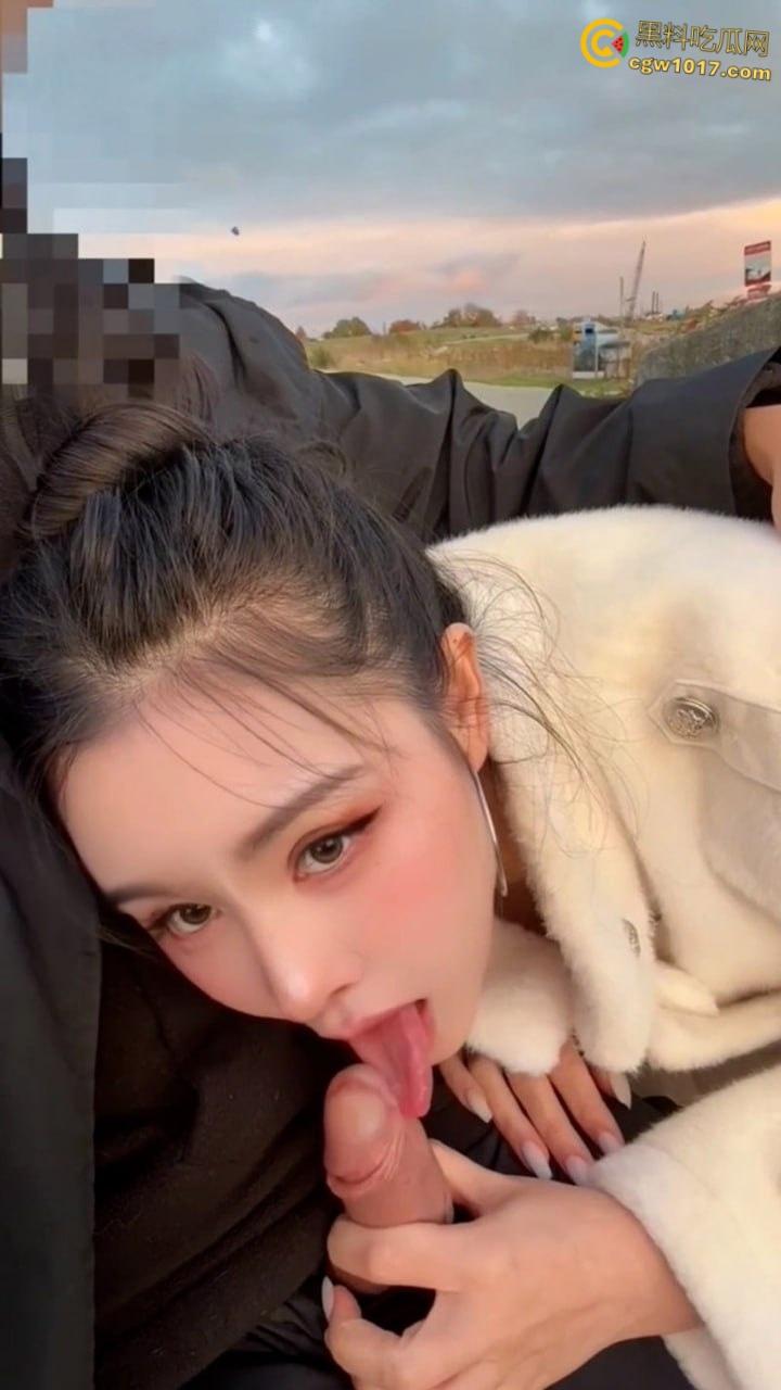 国服第一瑶【汐梦瑶】户外性爱视频流出，公园长椅露脸口交深情添屌，上位骑乘疯狂榨精！-4