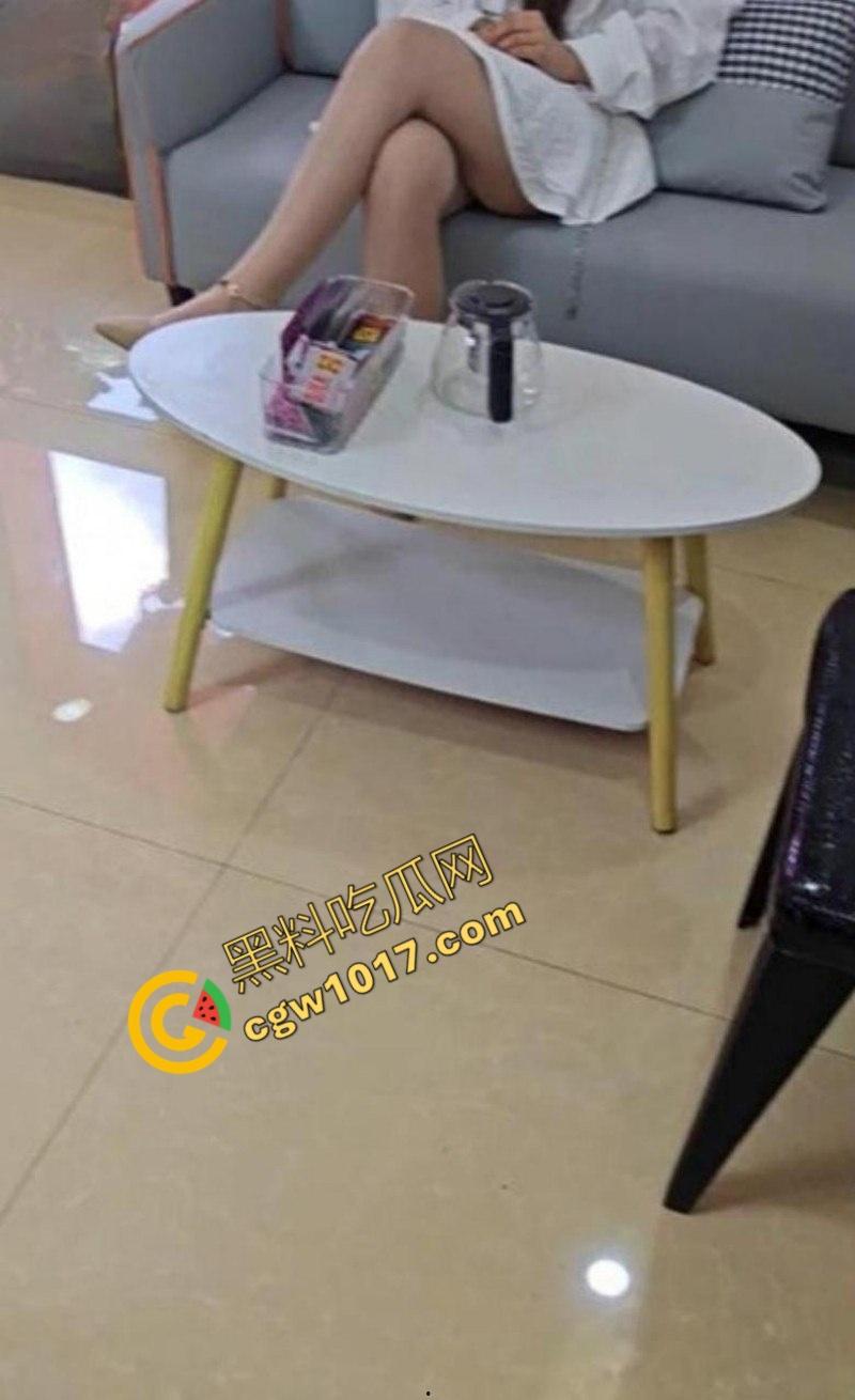 乱伦大神与嫂子棋牌室激情交欢:隔壁打麻将,小叔子急切进攻,生猛操逼播种!-5