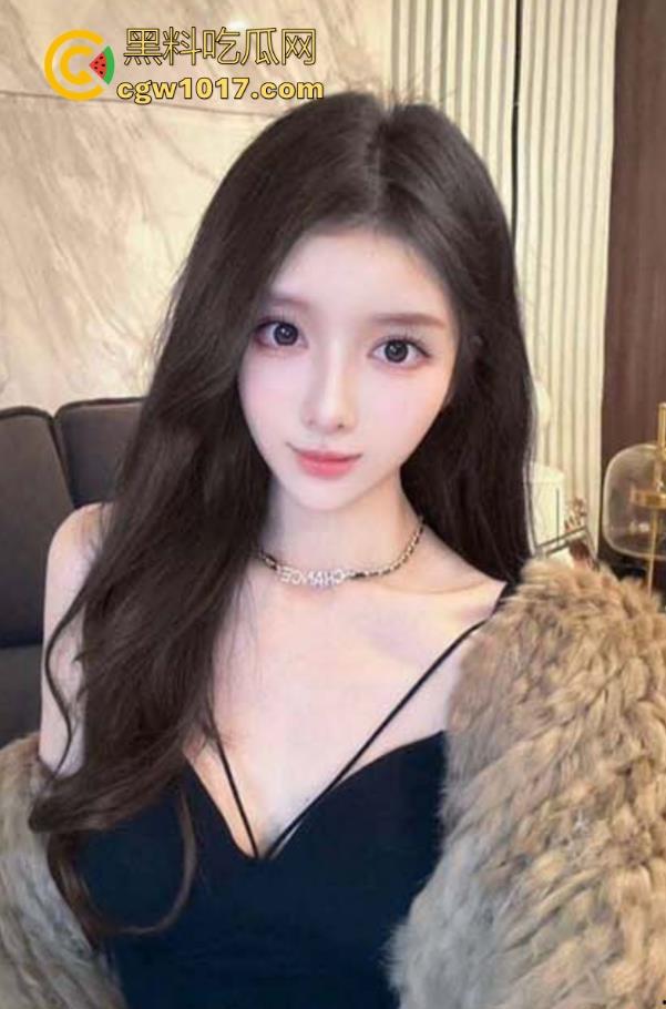 跟性感丰满的迷人嫂子酒店偷情约炮,红色情趣套装身上骑,无套中出,一滴不剩的舔舐干净我的精液!-1