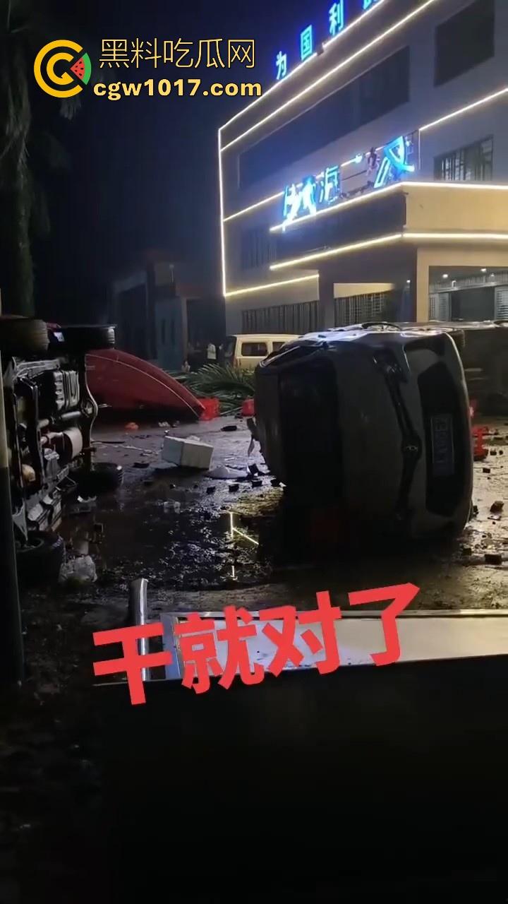 海南琼中爆发大规模群体抗争!因海南天然橡胶产业集团偷砍农民的槟榔田爆发,现场的农民们情绪机动!-3