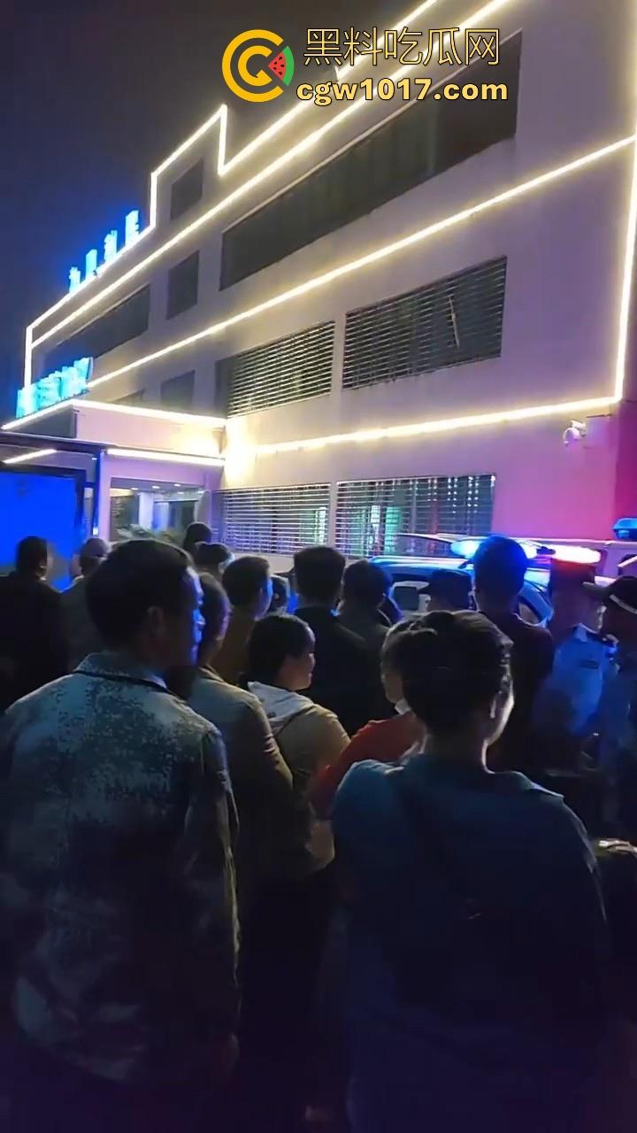 海南琼中爆发大规模群体抗争!因海南天然橡胶产业集团偷砍农民的槟榔田爆发,现场的农民们情绪机动!-4