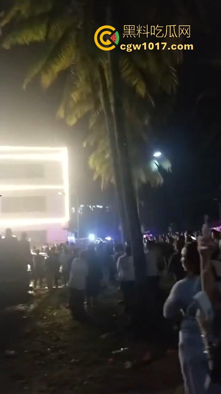 海南琼中爆发大规模群体抗争!因海南天然橡胶产业集团偷砍农民的槟榔田爆发,现场的农民们情绪机动!-11