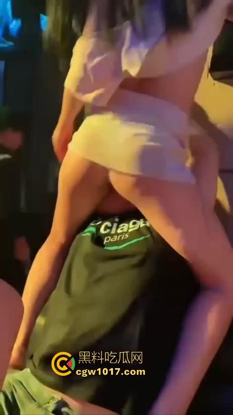 春霄一刻值千金!这种情况借钱也得上啊!灯红酒绿的生活谁不陶醉,极品女模身上骑,一月劳作全白干!-10