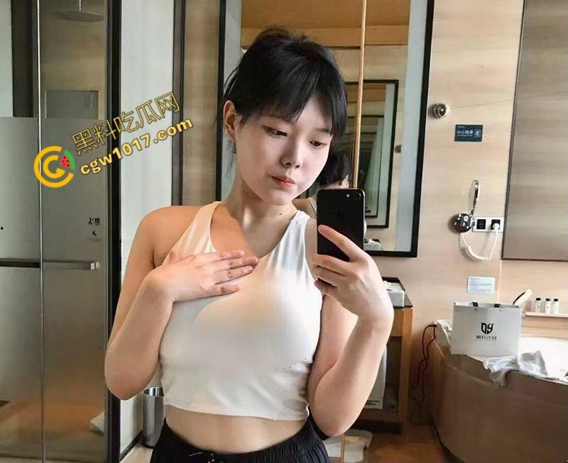 佛山白富美【陈佳涵】约炮视频曝光:体育生疯狂爆操堪比炮机,爆乳乱颤,嫩穴淫水四溢,各种姿势操得天昏地暗!-2