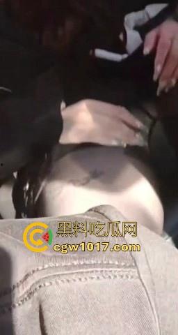 滴滴司机接单2个醉酒的妹子直扑酒店开房,迷迷糊糊状态下双飞深喉,只恨当时的自己没长两个鸡吧!-2