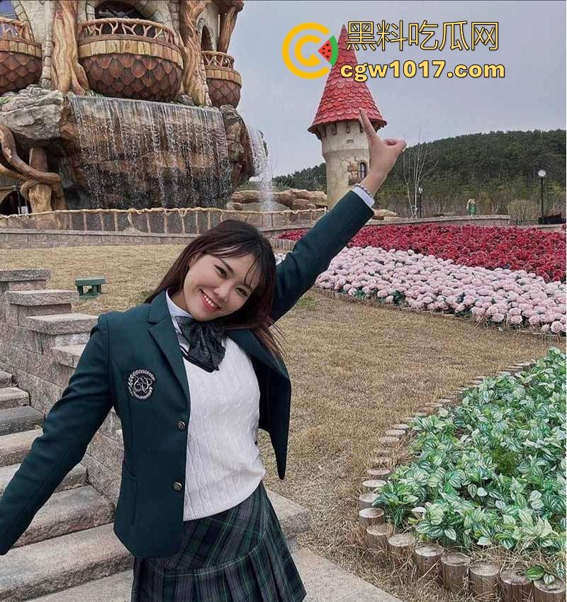 护士小姐姐为你服务！白衣天使外表下隐藏狂野一面，口交深喉女上骑乘，无套后入猛操肥臀摇曳如浪！-4