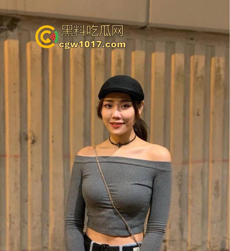 护士小姐姐为你服务！白衣天使外表下隐藏狂野一面，口交深喉女上骑乘，无套后入猛操肥臀摇曳如浪！-2