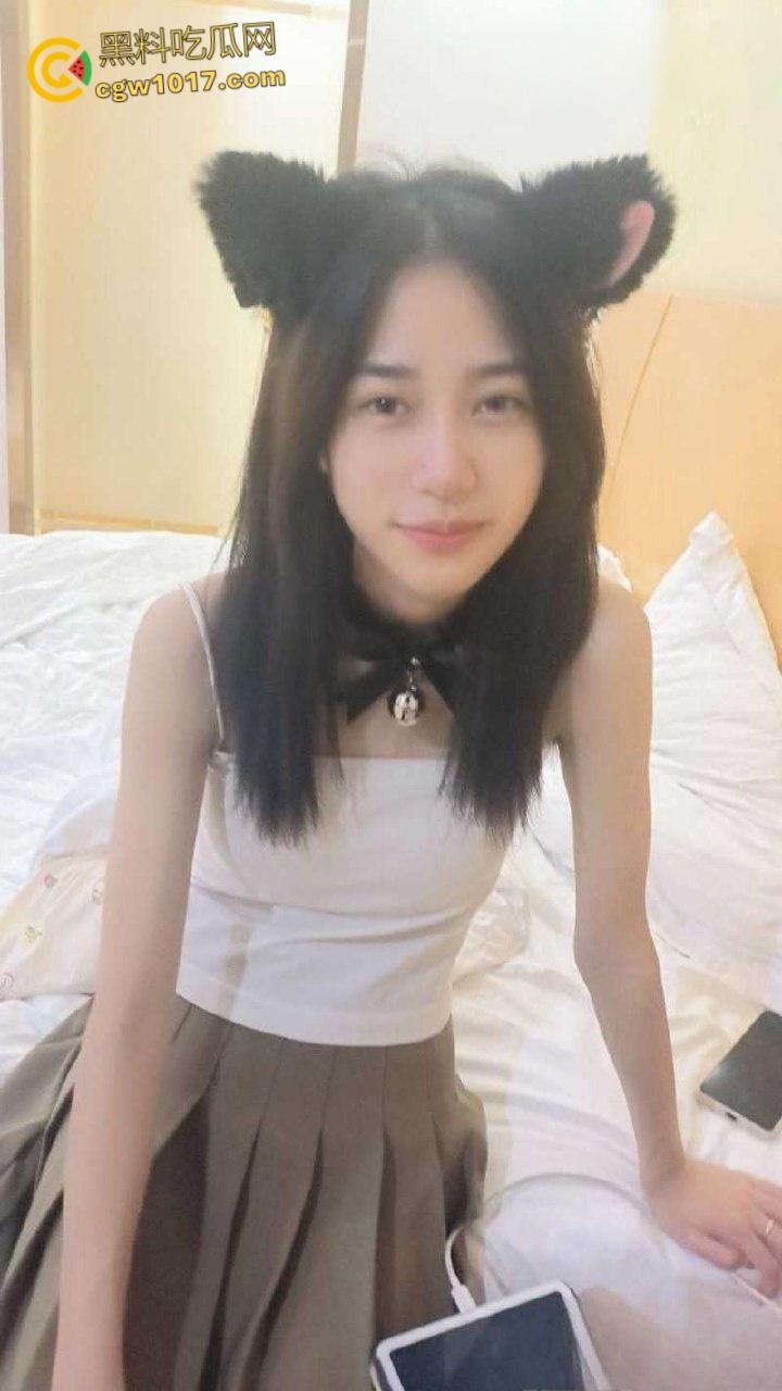 高颜值反差舞蹈生,难以抵抗金钱诱惑成为金主性奴,胯下侍奉爆筋肉棒,害羞的说只允许拍这一次,口技十分了得 !-2