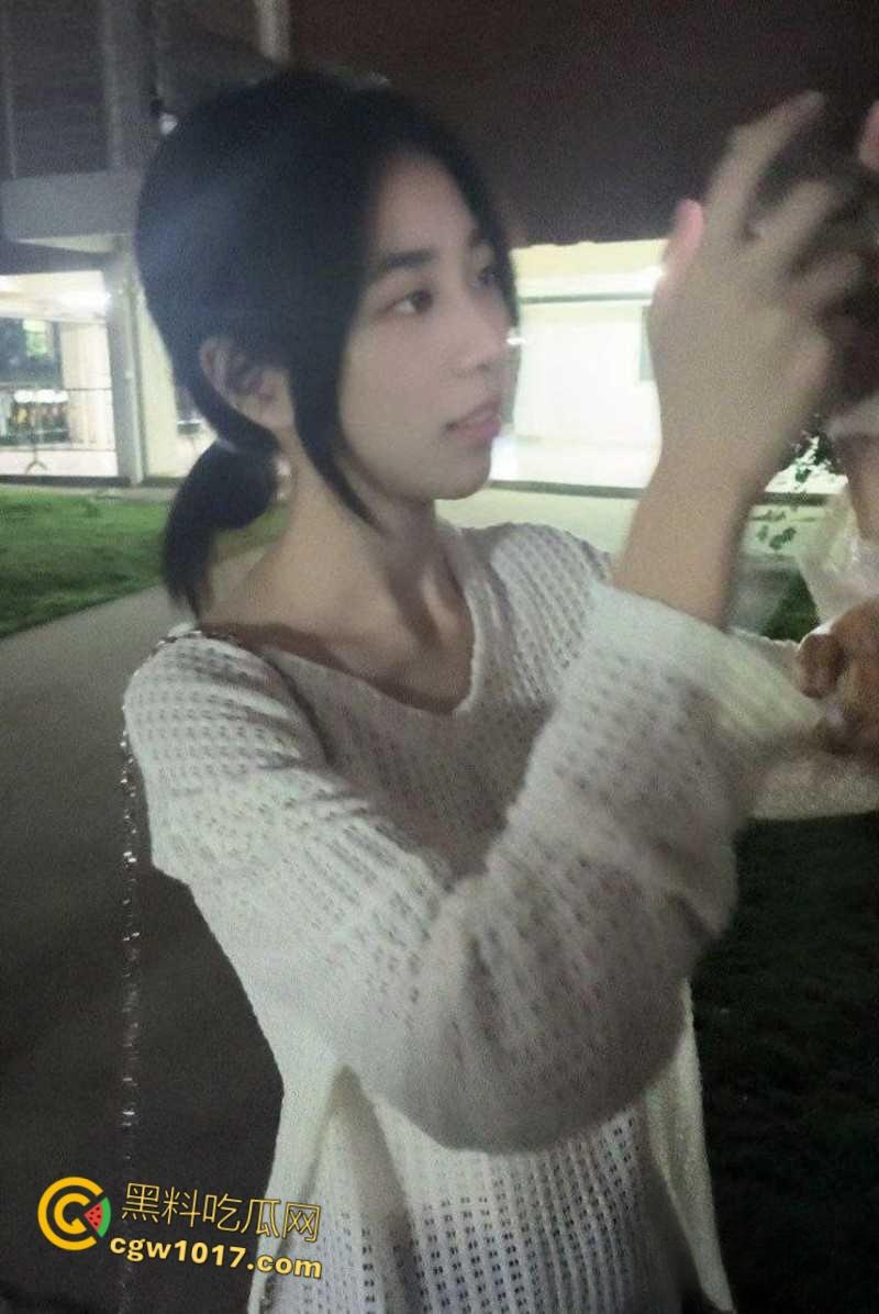 高颜值反差舞蹈生,难以抵抗金钱诱惑成为金主性奴,胯下侍奉爆筋肉棒,害羞的说只允许拍这一次,口技十分了得 !-4