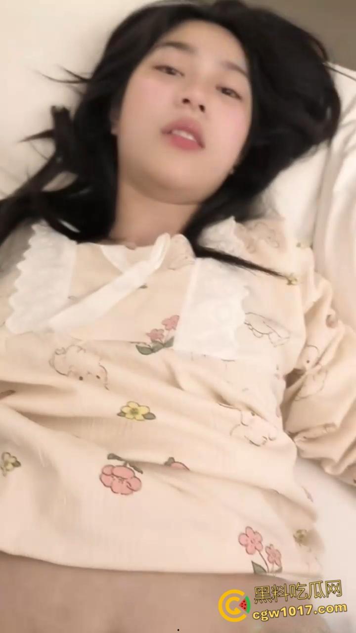 高颜值反差舞蹈生,难以抵抗金钱诱惑成为金主性奴,胯下侍奉爆筋肉棒,害羞的说只允许拍这一次,口技十分了得 !-7