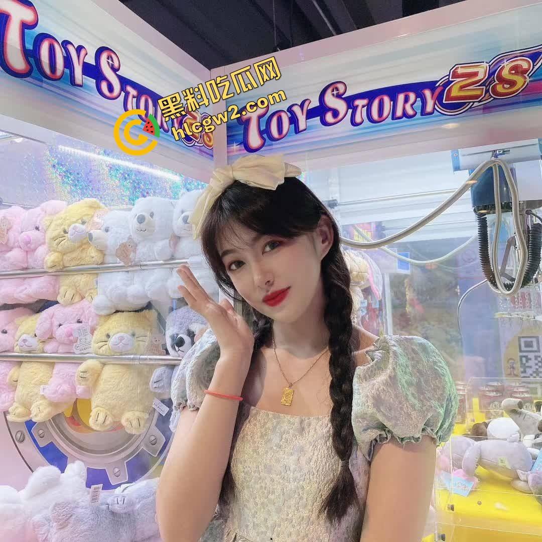 辽宁职业学院毕业骚鸡『王涵语』出租屋裸露骚舞!酒店手撕黑丝坐压坤巴!独家流出!-1