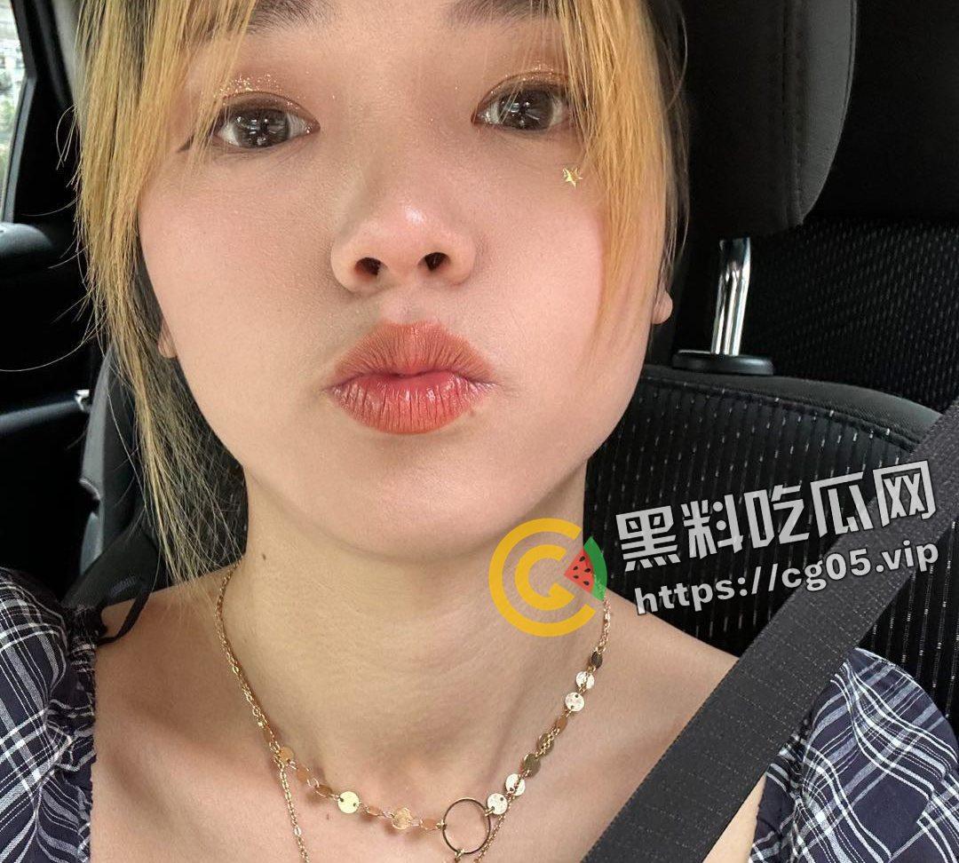 四川母狗【王灿】哥伦比亚留学期间背着男友跟白人乱搞 多次偷情 被曝光做爱视频以及下跪认错视频-2