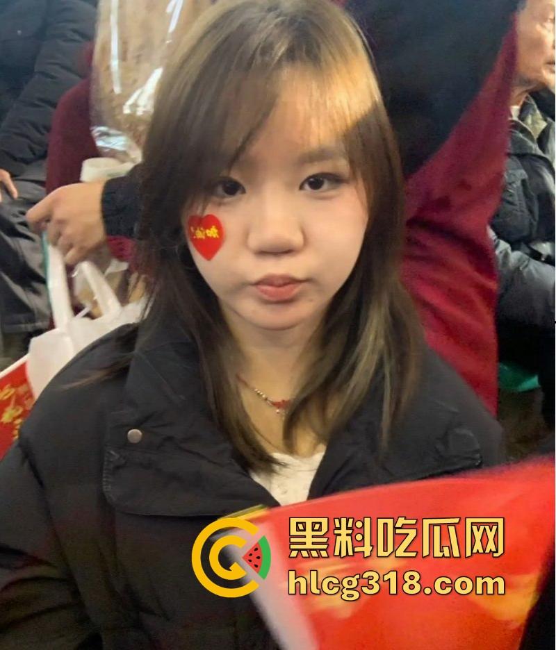 陕西商洛清纯反差大一学妹【李睿莹】网调视频曝光,微胖母狗假期在家发情,浑身写满下贱铭文。-1