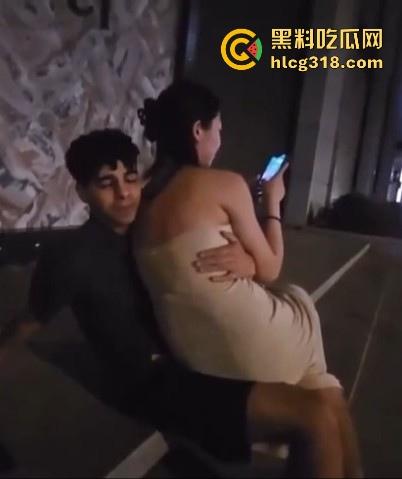 巴西牛排具象化,印度旅游博主偶遇摩洛哥男子搂抱中国女友,男子回答称中国女人是世界上最好追的女人!-4