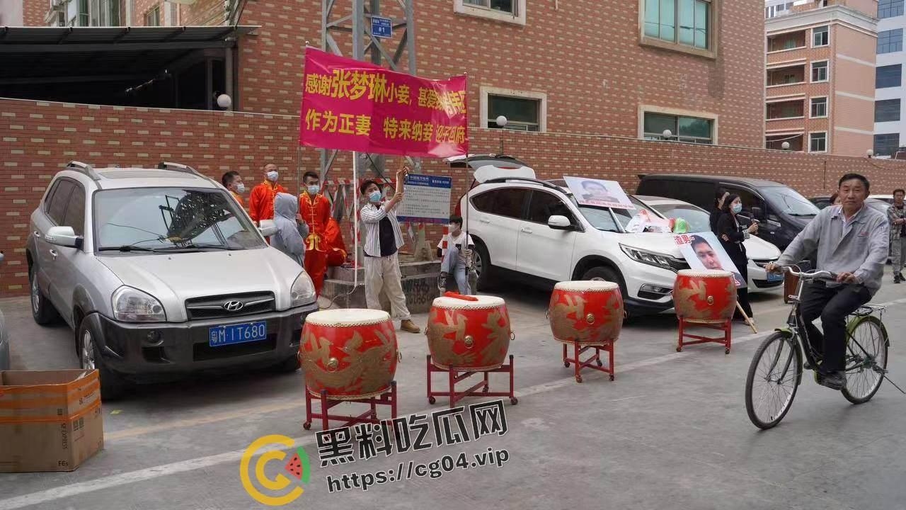 广东梅州 渣男房伟区出轨邻居 原配张罗打鼓欢迎小三张若琳 防火防盗房伟区 有妻如此 夫复何求-2