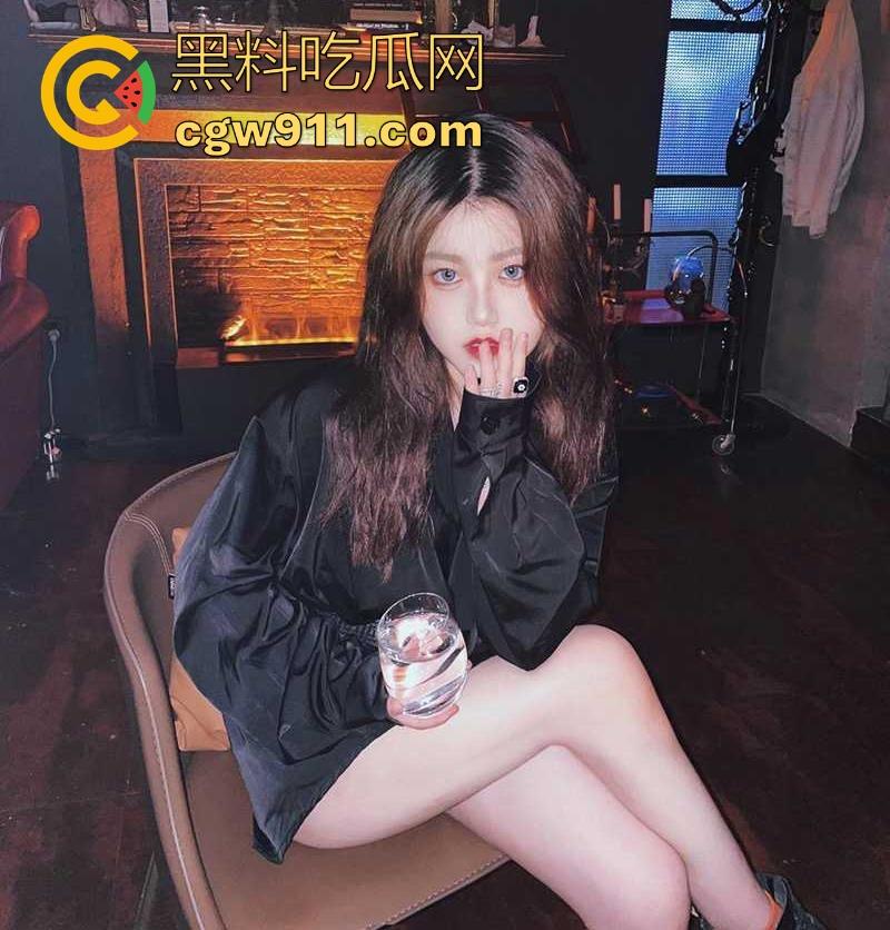 高富帅瓜友约炮援交女大,20cm大屌抽插学生妹娇嫩肉穴,疯狂爆操内射,尽情享用今天的