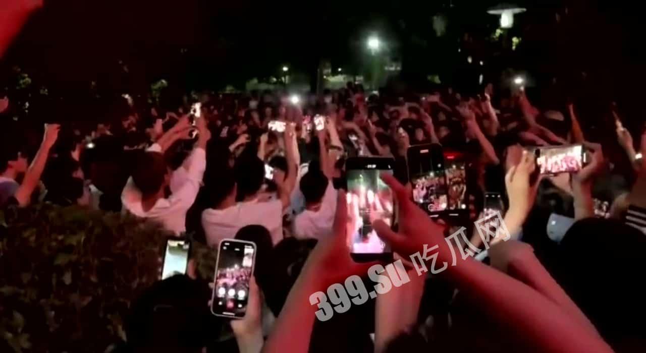 网传 安徽财贸职业学院 一海王同时谈8个女友被抓包 现场堪比演唱会🤣-5