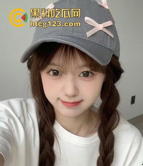 清纯前台化身肥臀母狗!淫乱视频泄露,男友狂操到屁眼红肿!-2