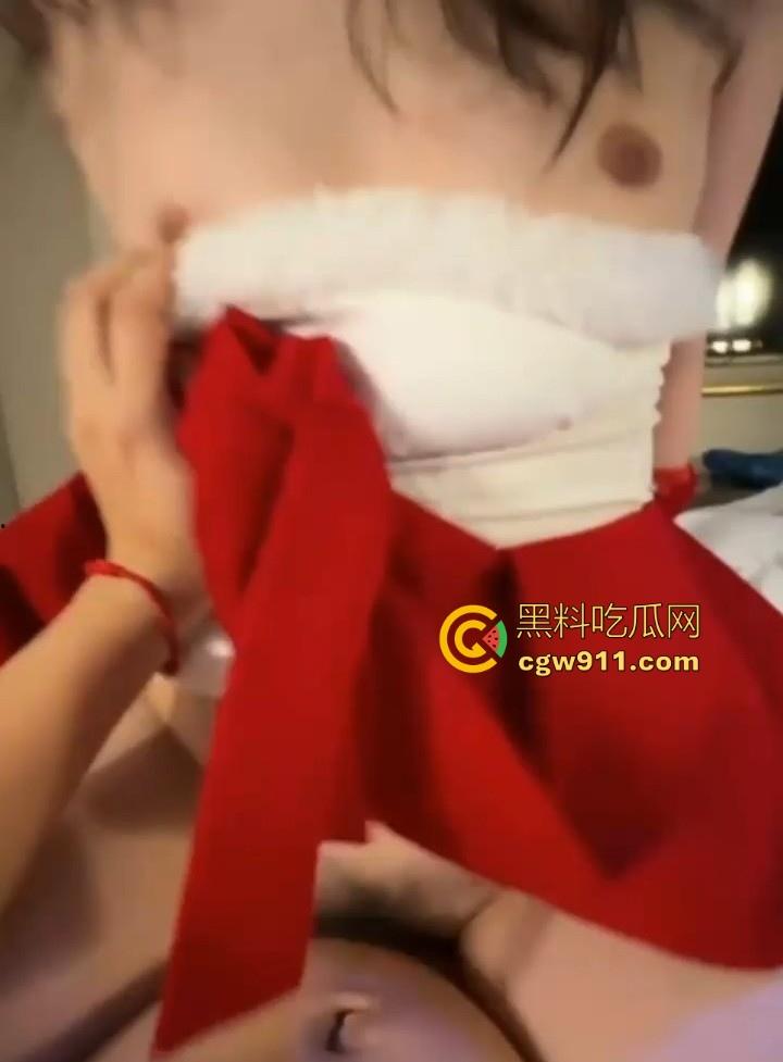 广州大学清纯女大【王肖琴】圣诞女仆情趣装约炮网友,白丝美腿诱惑调教,酒店激情全程无套!-10