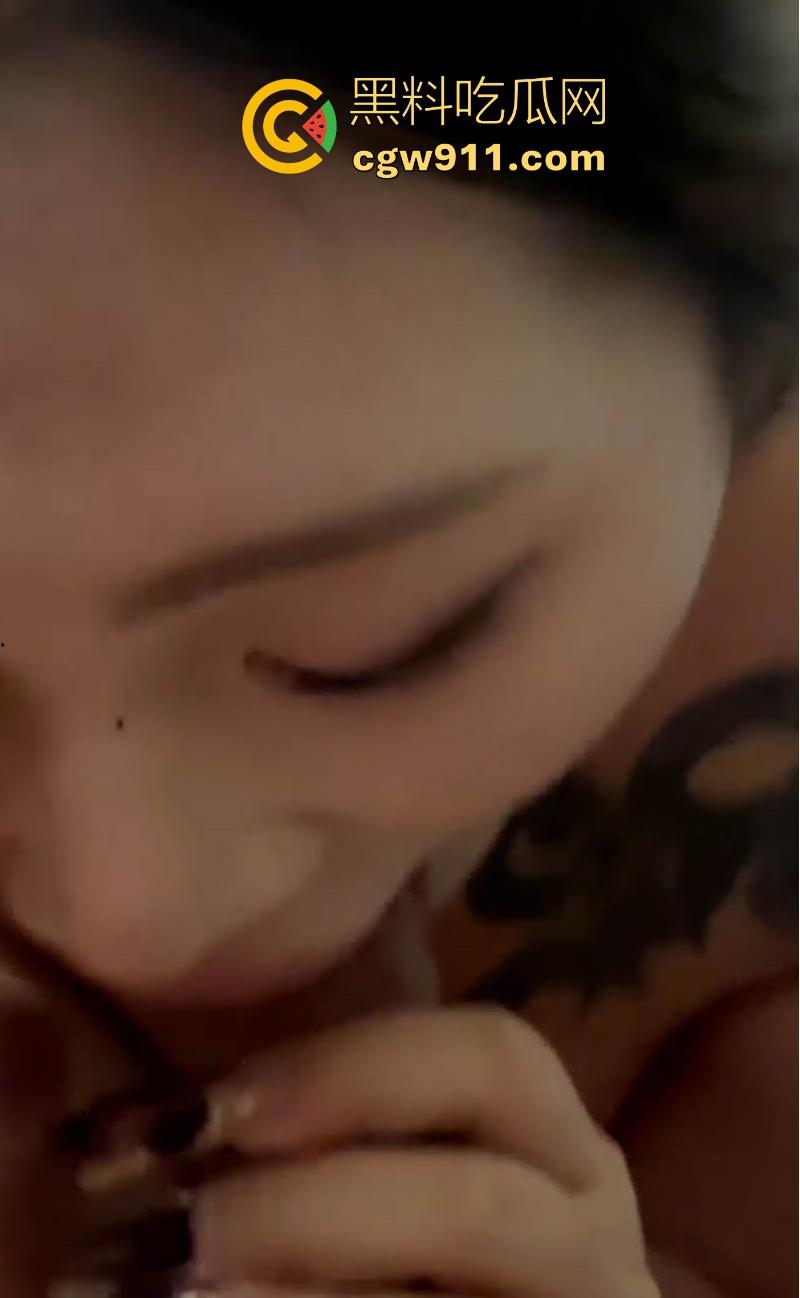 土豪豪掷千金约炮极品花胸美女,御姐气质风情万种,顶级身材诱惑勾魂,深喉吞精彰显母狗本色!-6