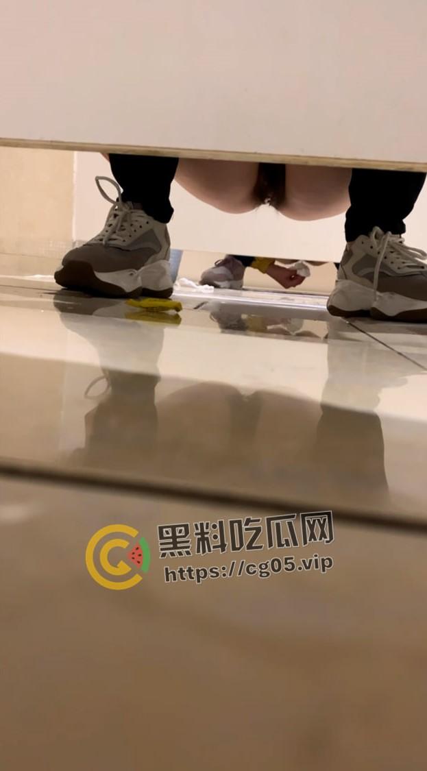 瓜友投稿!河北女网友投稿曝光四名舍友洗澡上厕所偷拍视频 女大学生之间的战争 就是这么朴实无华但精彩-6