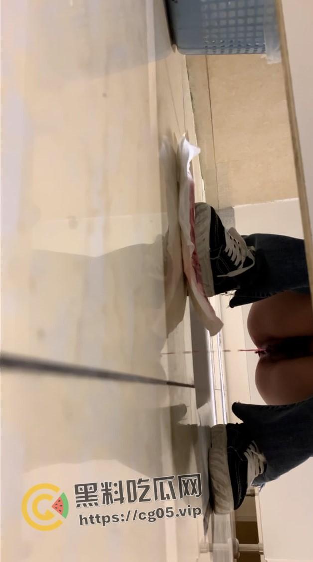 瓜友投稿!河北女网友投稿曝光四名舍友洗澡上厕所偷拍视频 女大学生之间的战争 就是这么朴实无华但精彩-7