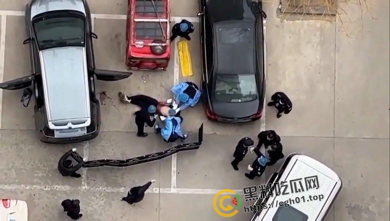 全网封锁消息！山东临沂大学停车场惊现本校学生尸体  自杀还是被掏器官？现场视频流出-2